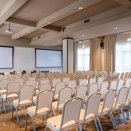 Doubletree By Hilton Отель Брешия