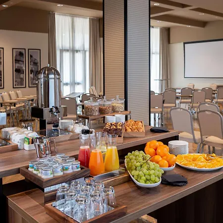 Отель Doubletree By Hilton 4*